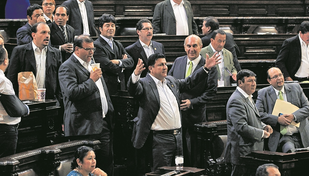 El Congreso tendrá de nuevo en sus manos el futuro de un presidente. En el 2015 debió decidir si se le retiraba la inmunidad a Otto Pérez Molina. (Foto Prensa Libre: Hemeroteca PL)