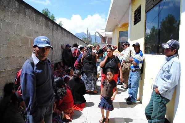 campesinos, sobrevivientes del conflicto armado,  ocupan  Fonapaz, en   San Pablo, San Marcos.