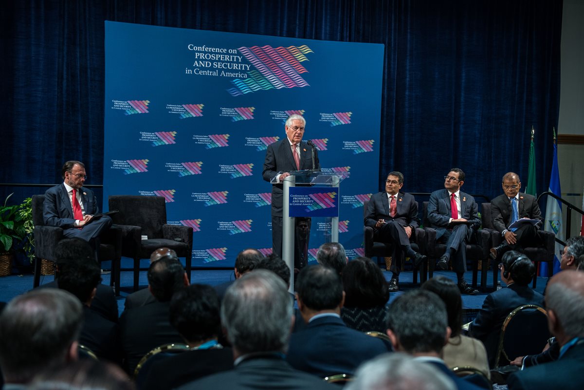 Rex Tillerson (c), habla durante la cumbre económica y de seguridad sobre Centroamérica.(Foto Prensa Libre: EFE).