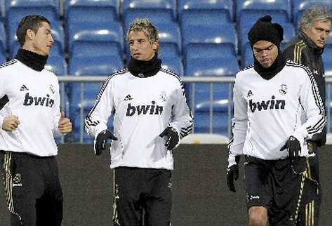 El Real Madrid se entrenó este viernes sin Sergio Ramos, Sami Khedira ni Di María. (Foto Prensa Libre: EFE)