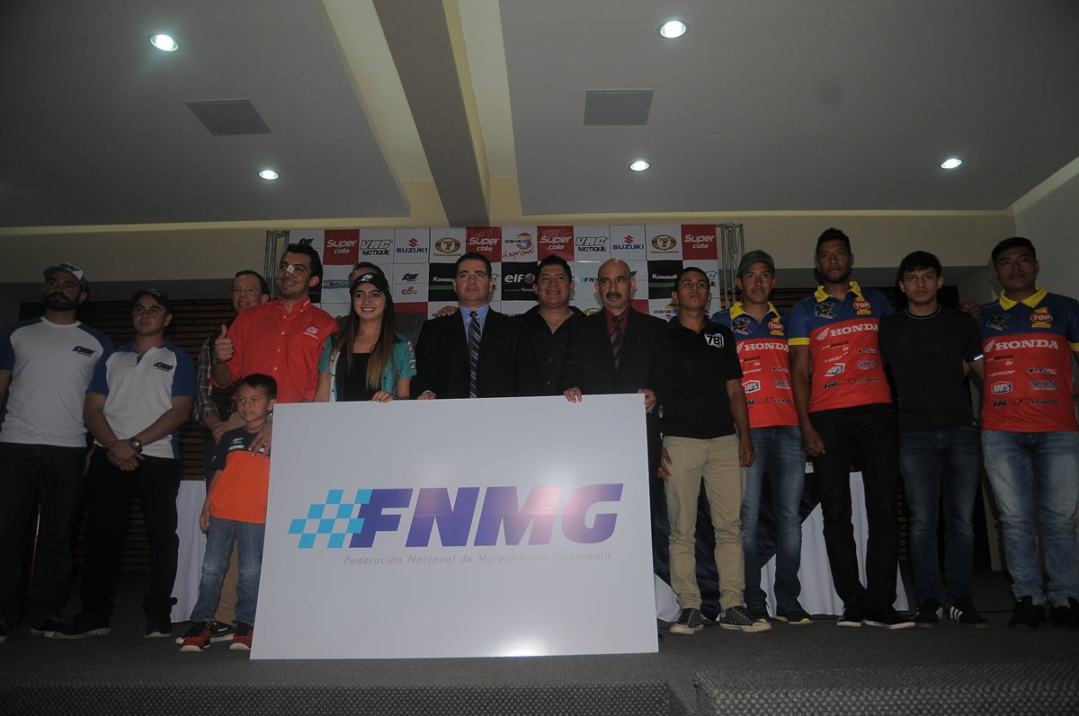 Las competencias de motociclismo fueron presentadas por integrantes de la Federación de esa disciplina. (Foto Prensa Libre: Carlos Vicente)