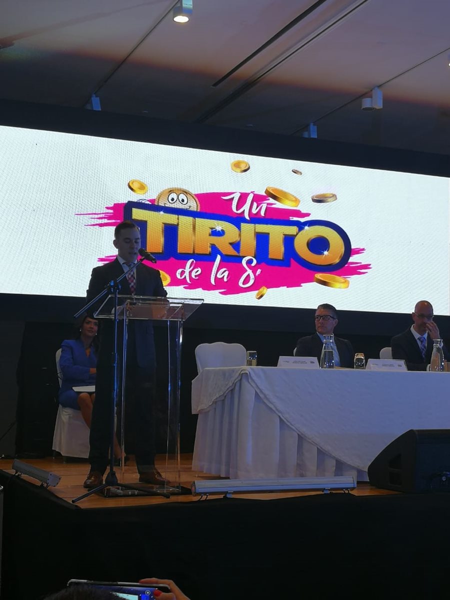 Juan Luis Chang, gerente Comercial de Tenlot Guatemala presentó la nueva lotería. (Foto Prensa Libre: Cortesía)