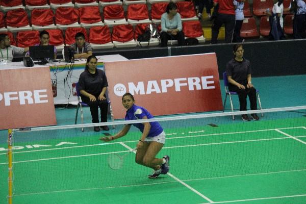 Nikté Sotomayor no  pudo ganarle el pulso en la final a la peruana Daniela Macías y se quedó con la plata. (Foto Prensa Libre: cortesía COG)