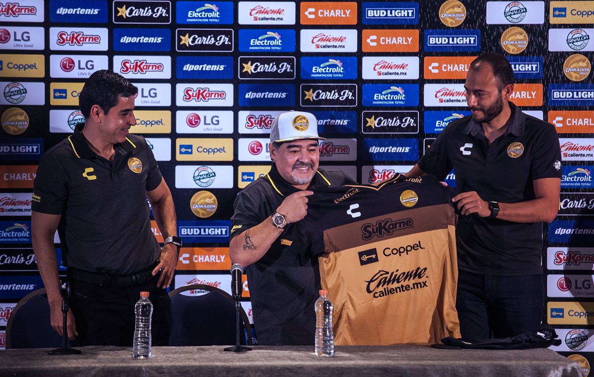 Diego Maradona buscará reinventarse en su nueva era como entrenador. (Foto Prensa Libre: AFP)