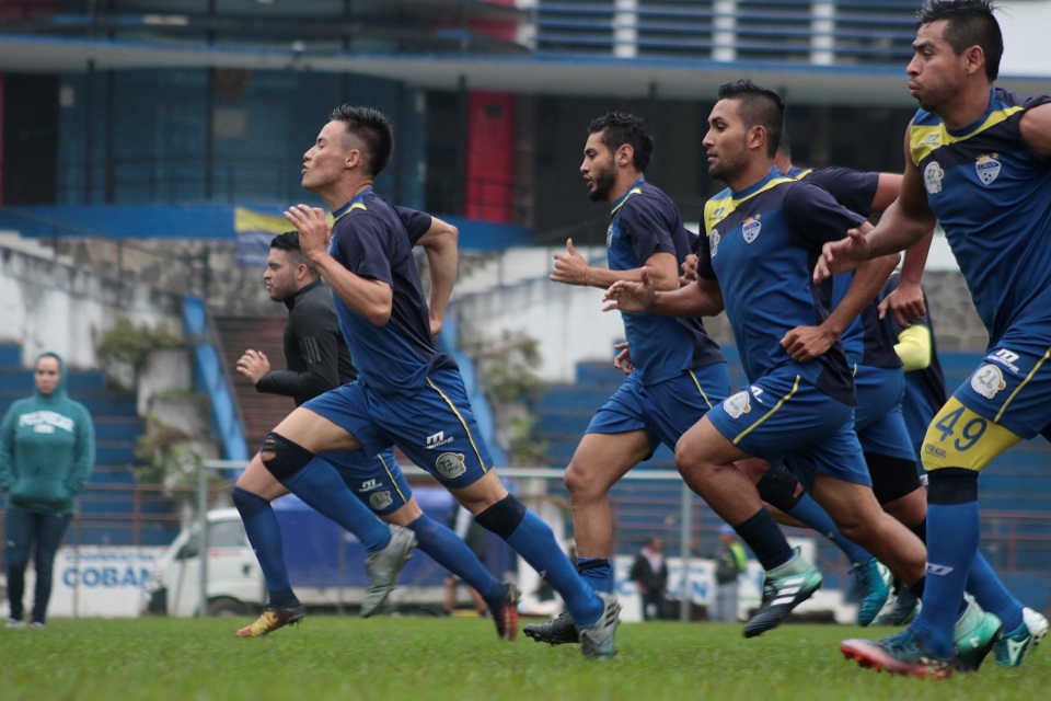Los jugadores cobaneros comenzaron ayer el reacondicionamiento físico para el Clausura 2018. (Foto Prensa Libre: Eduardo Sam)