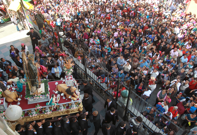 La procesión de la Virgen de Guadalupe es acompañada por miles de devotos cada 12 de diciembre. Foto del año 2014. (Foto: Hemeroteca PL)