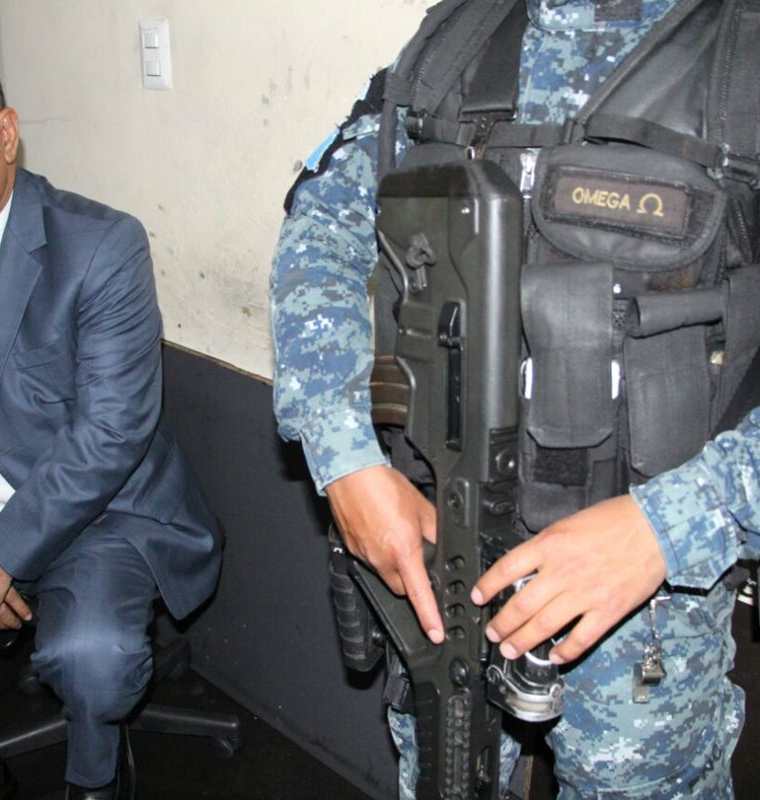 El diputado Arístides Crespo fue capturado en la zona 6 capitalina y fue trasladado a la Torre de Tribunales. (Foto Prensa Libre: Cortesía PNC)