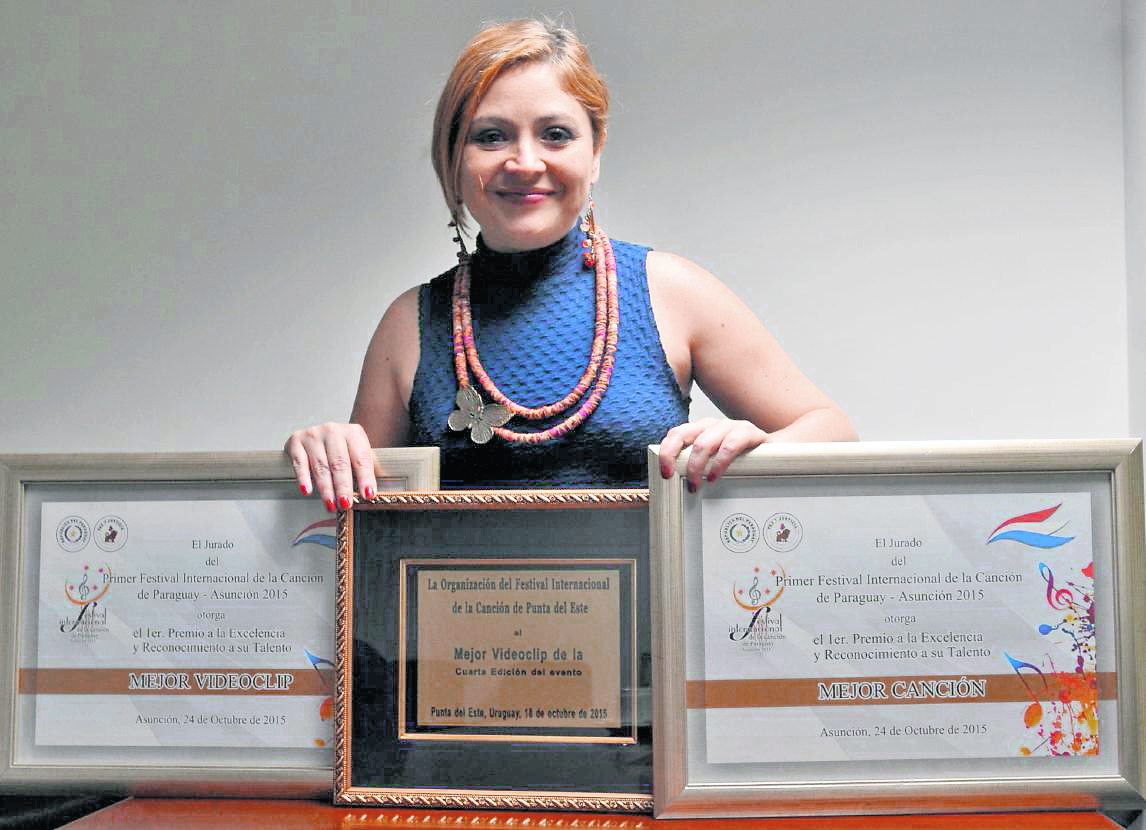 Magda Angélica ganó tres galardones con su canción Abuela sangre, y el videoclip que fue producido por Brenda Cervantes. (Foto Prensa Libre: Ana Lucía Ola).