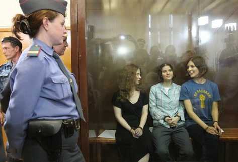 Integrantes de la banda punk Pussy Riot en agosto en Moscú. (Foto Prensa Libre: AFP)