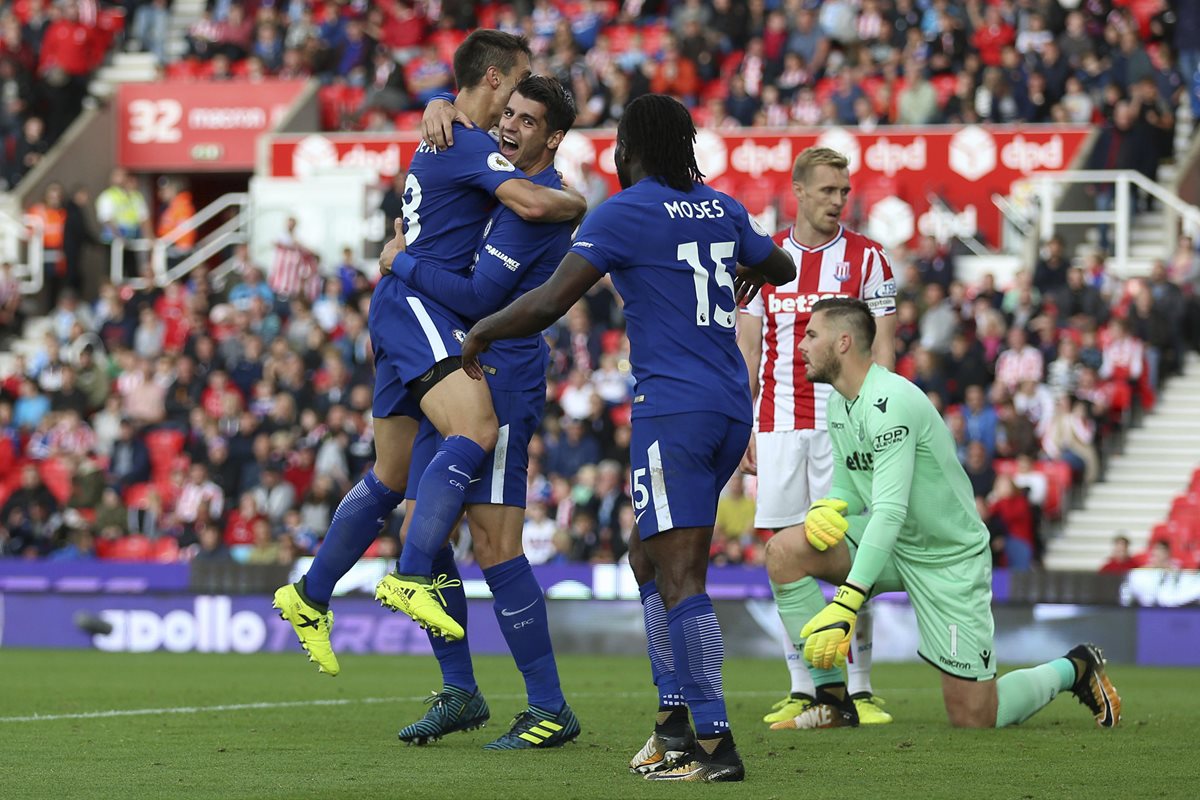 Álvaro Morata anota su primer triplete en la Premier,  el City y United también ganan