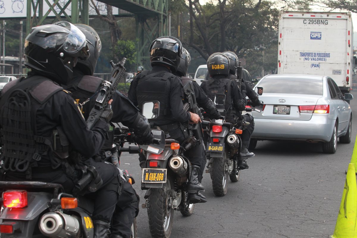 El grupo motorizado Lobos es parte de la estrategia de seguridad para reducir el ataque a pilotos de buses. (Foto Prensa Libre: Hemeroteca PL)