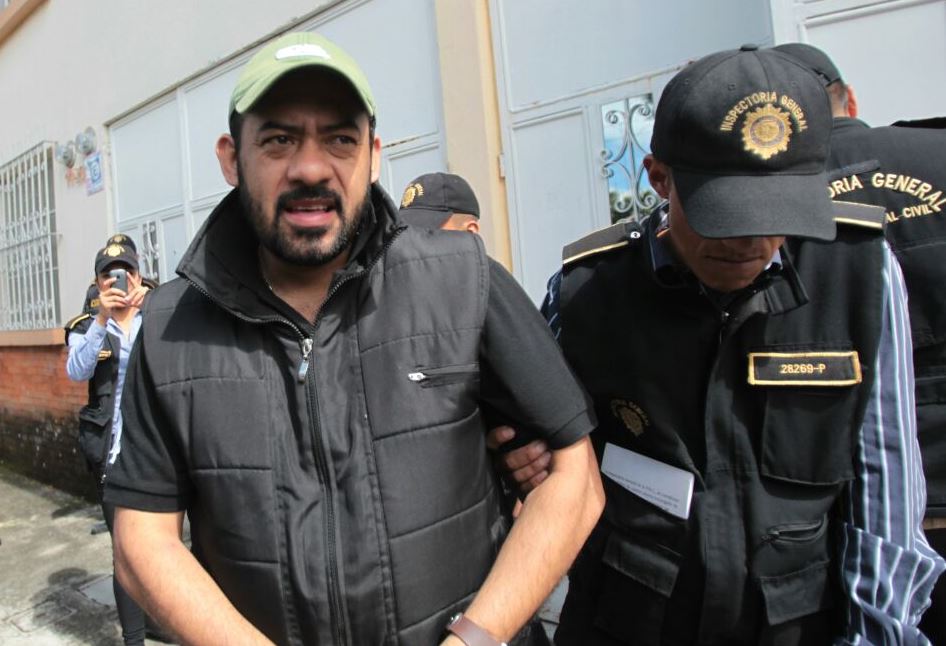 El exfiscal Orlando López, es detenido en su residencia en la 13 calle 11-33 de la zona 2. (Foto Prensa Libre: Érick Ávila)