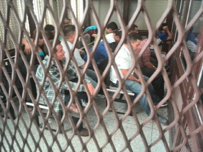 Las penas impuestas en contra de 26 miembros de la junta de seguridad de Ciudad Quetzal son de 6 a 20 años de prisión, según el fallo del Tribunal A de Mayor Riesgo. (Foto Prensa Libre: Estuardo Paredes)