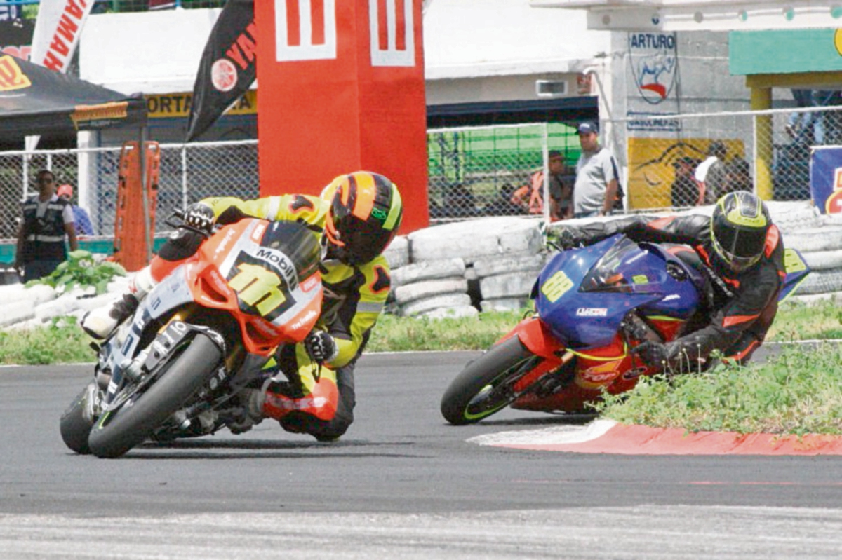 El piloto Marcos Reichert busca por tercer año consecutivo marcar doblete en la motovelocidad. (Foto Prensa Libre: Cortesía Arturo Ochoa)