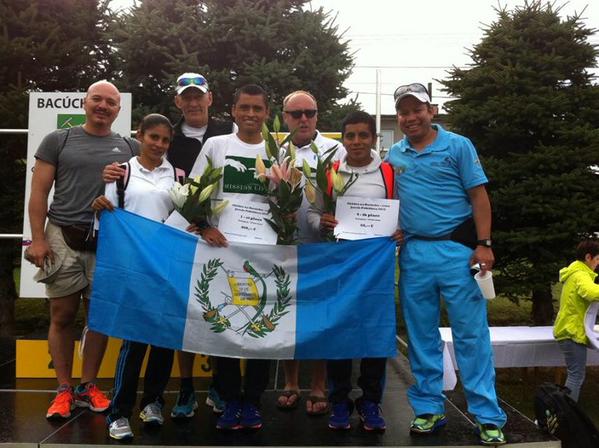 Así celebraron en el podio Barrondo y Ortíz. (Fotos Prensa Libre: Comité Olímpico Guatemalteco)