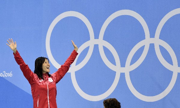 La japonesa Rie Kaneto ganó la medalla de oro en los 200m pecho en Río. (Foto Prensa Libre: AP)