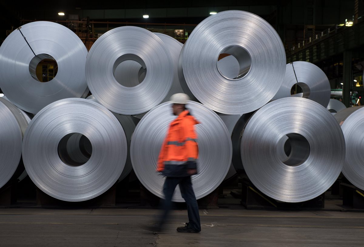 La semana pasada la UE pidió al presidente Trump que convierta en permanente la exención temporal que el líder estadounidense ha concedido a la UE para no aplicarle, de momento, los aranceles del 25% y el 10% a las importaciones de acero y aluminio, respectivamente. (Foto Prensa Libre: EFE)