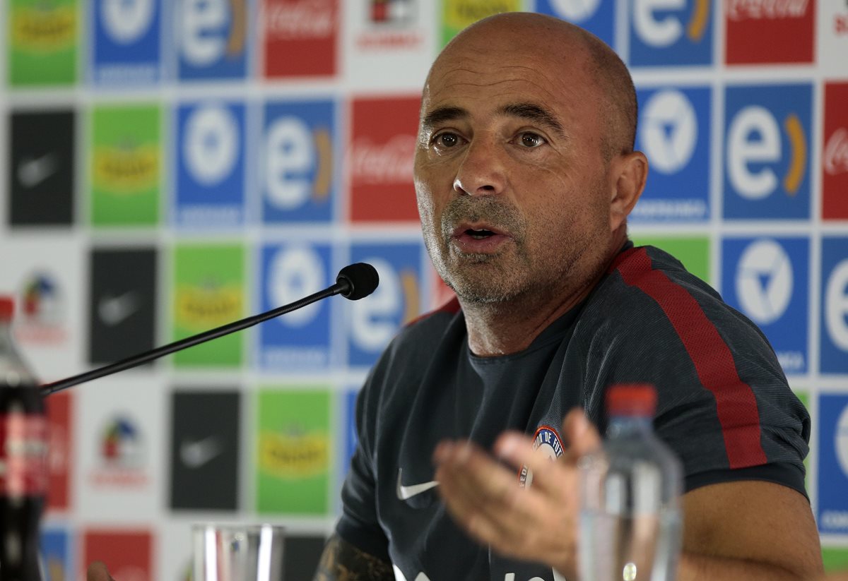 El técnico de la Selección de Chile ofreció este viernes una conferencia de prensa previo al partido amistoso con Paraguay. (Foto Prensa Libre: EFE)
