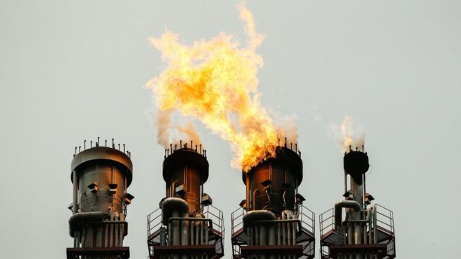 Las turbulencias políticas en Venezuela, Libia y Nigeria recortó la oferta disponible en los mercados internacionales este año. FOTO: GETTY IMAGES