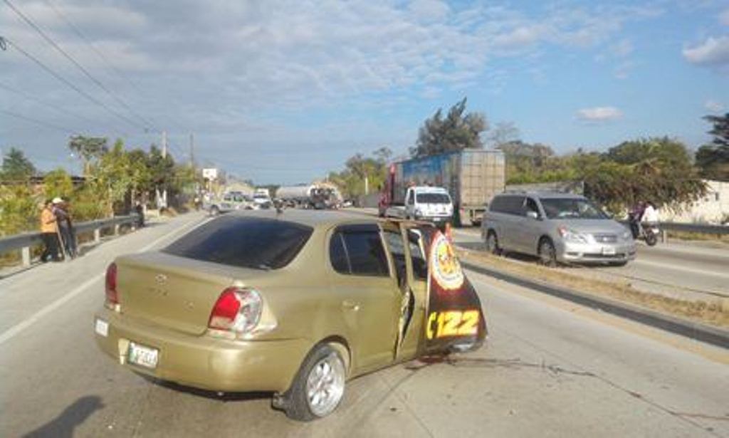 Lugar del accidente que causó un muerto y un herido en Sanarate, El Progreso. (Foto Prensa Libre: Hugo Oliva).