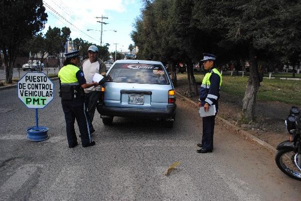 pmt verifica  documentos de  piloto.