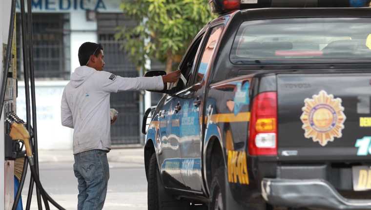 Este miércoles durante la madrugada se robaron un radiotransmisor de una autopatrulla de la PNC en la zona 6 de Mixco. (Foto Prensa Libre: Hemeroteca PL)