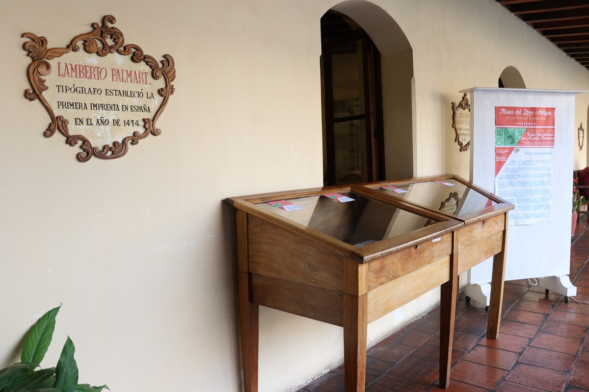 Las tarjas son exhibidas en el Museo del Libro Antiguo.