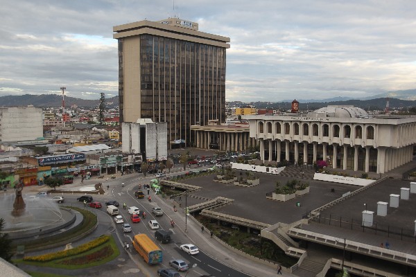 Funcionarios guatemaltecos buscarán acercamientos con representantes de las agencias calificadoras de riesgo-país la próxima semana en Nueva York. (Foto Prensa Libre: Hemeroteca) 