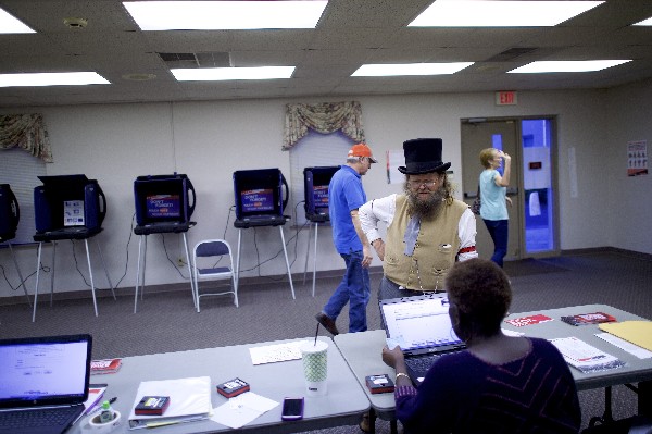 Estadounidenses votan en las primarias de Carolina del Sur. (Foto Prensa LIbre:AFP).