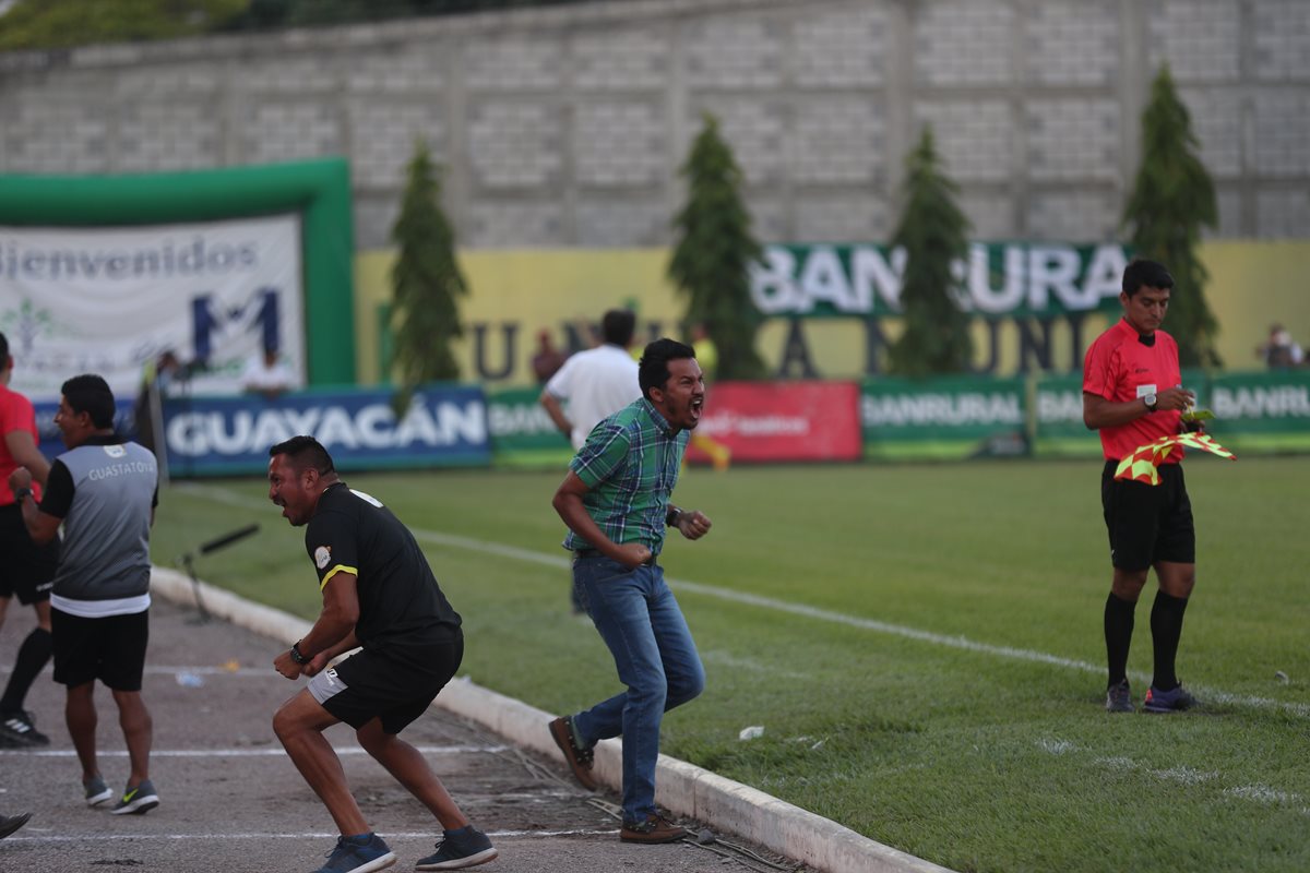 Amarini Villatoro festejó a todo pulmón el pase de Guasta a la final, luego de dejar en el camino a Cobán. (Foto Prensa Libre: Hemeroteca PL)