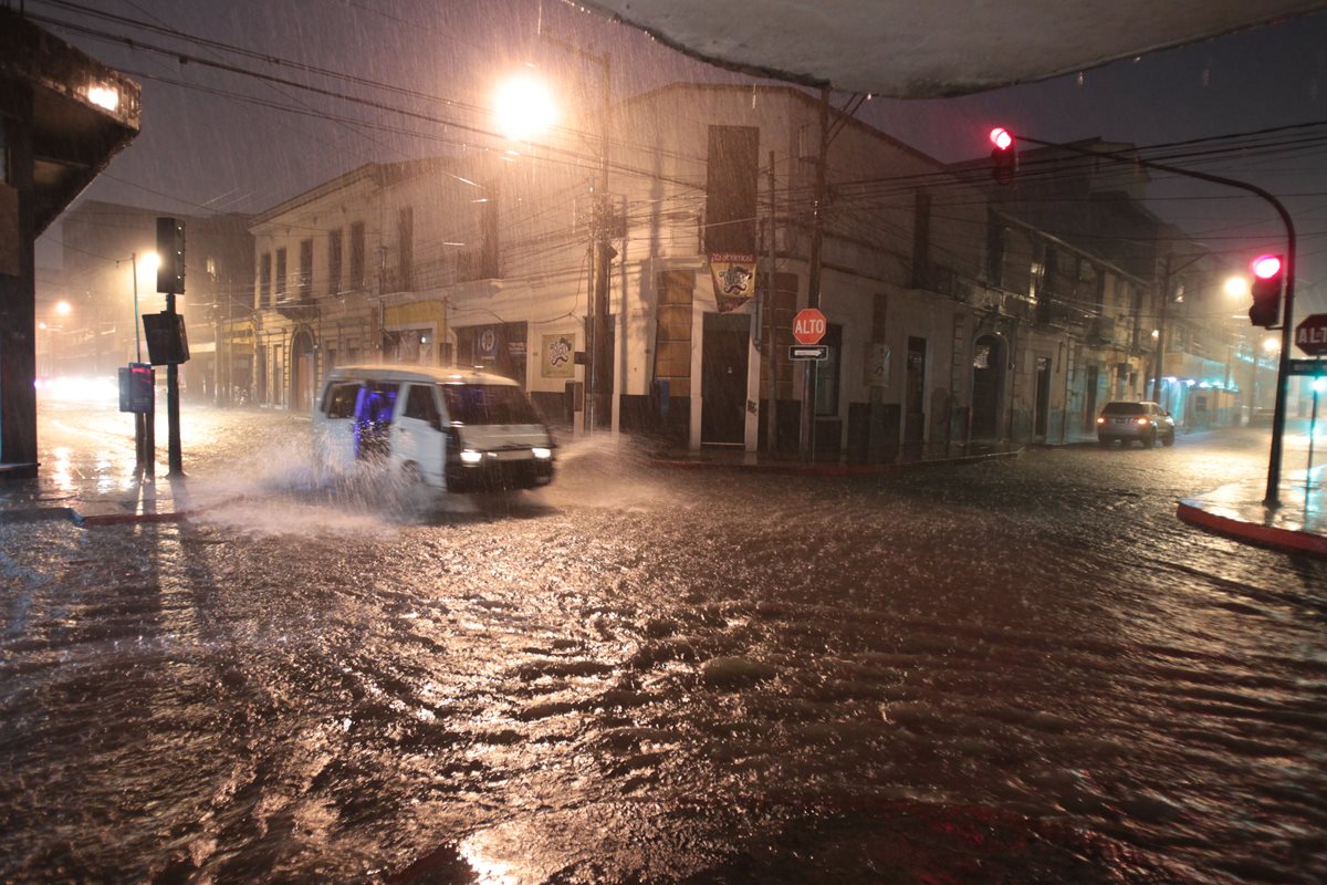 Incremento de lluvias afecta a guatemaltecos y alerta a autoridades de Conred. (Foto HemerotecaPL)