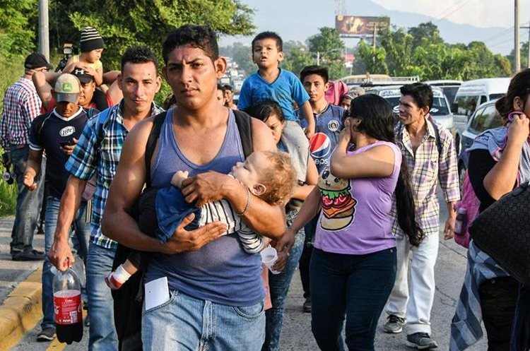 Familias enteras han salido de Guatemala, El Salvador y Honduras por la violencia, pero también por la pobreza, sobre todo las de Guatemala. (Foto Prensa Libre: Hemeroteca PL)