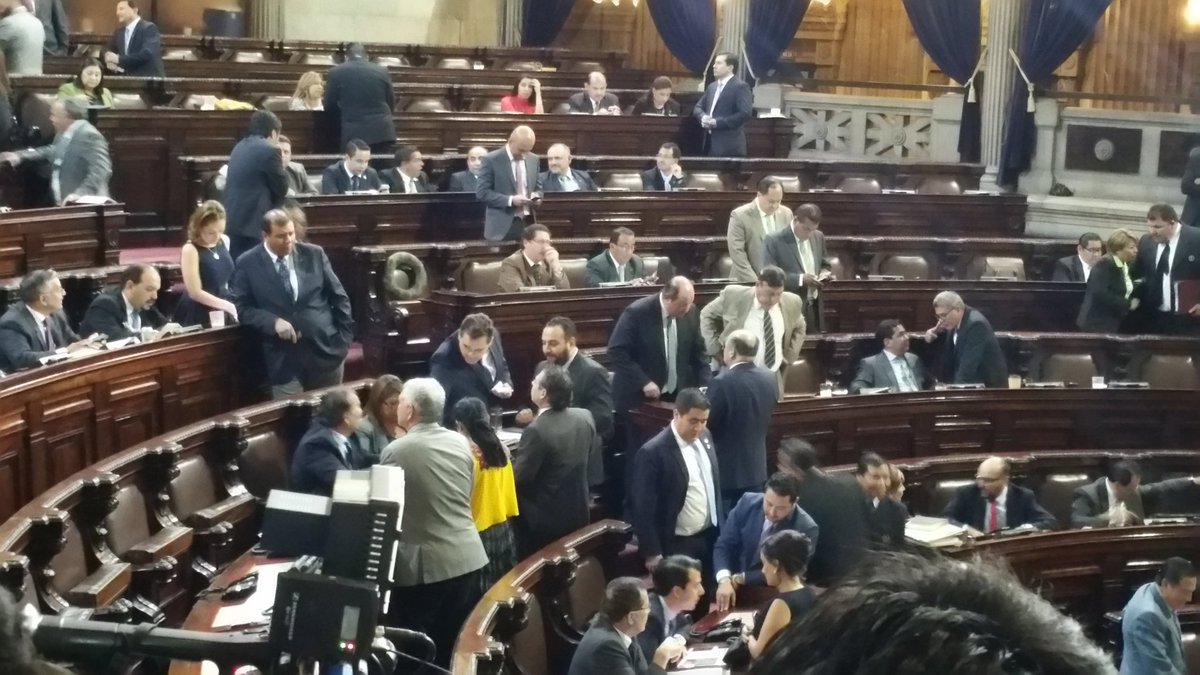 En el Congreso, 106 diputados votaron para aprobar la repartición de las Comisiones de Trabajo. (Foto Prensa Libre: Jessica Gramajo)