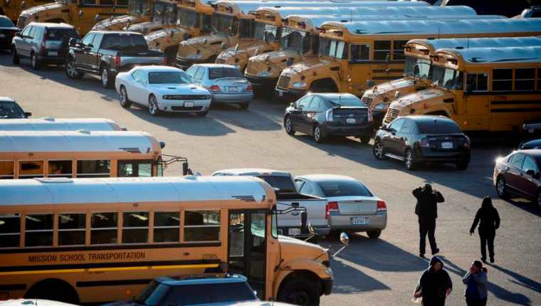 Varios buses escolares no circularon debido a amenazas en Los Ángeles, EE.UU.