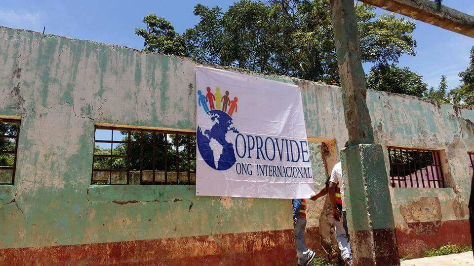 La oenegé Oprovide debió haber construido la escuela pero al parecer no existe. (Foto Prensa Libre: Hugo Oliva)