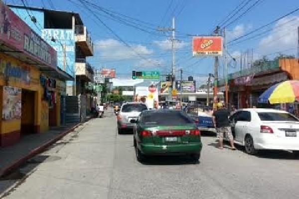 Movimiento comercial es normal en calle de Tecún Umán, San Marcos.