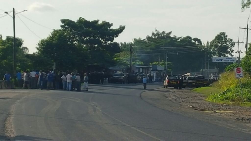 Área donde se registró el incidente en la ruta al suroccidente. (Foto Prensa Libre: Alexánder Coyoy).
