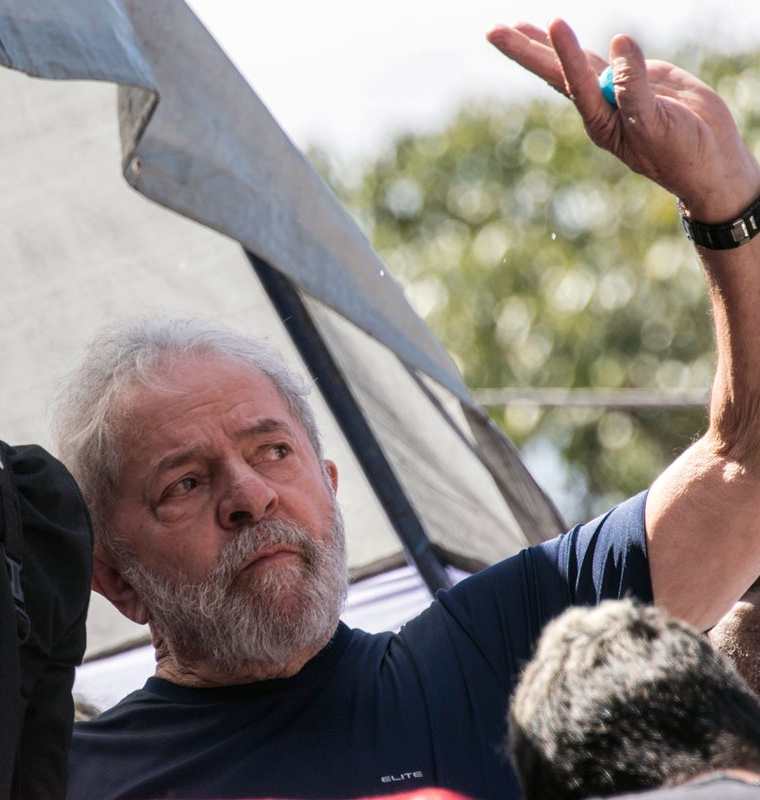 El expresidente de Brasil, Luiz Inácio Lula da Silva enfrenta una sentencia de 12 años por corrupción. (AFP).