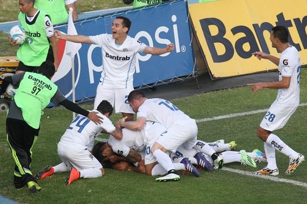 Comunicaciones se corona en el Torneo Apertura 2014. (Foto Prensa Libre: Norvin Mendoza)
