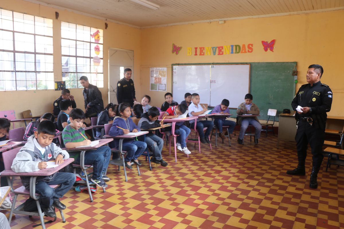 Menores aprenden para ser mejores ciudadanos. (Foto Prensa Libre: Whitmer Barrera).