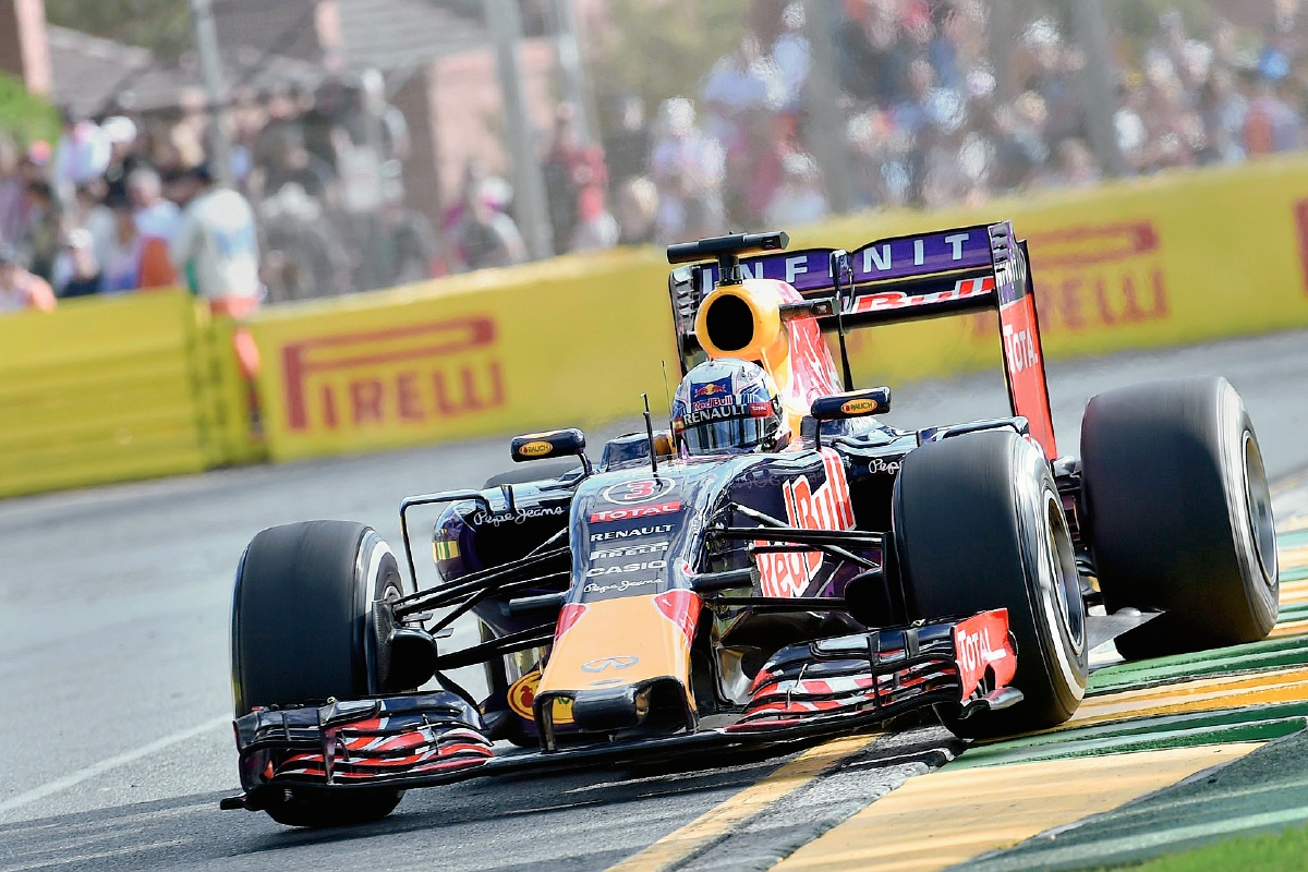 El piloto de Red Bull Daniel Ricciardo finalizó sexto en el Gran Premio de Austrial a una vuelta de Hamilton. (Foto Prensa Libre: AFP)