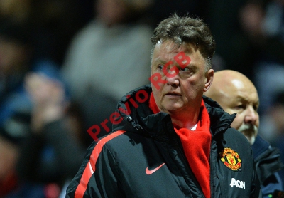 El técnico del Manchester United, Louis van Gaal, culpó a árbitros de ser parciales. (Foto Prensa Libre: EFE).