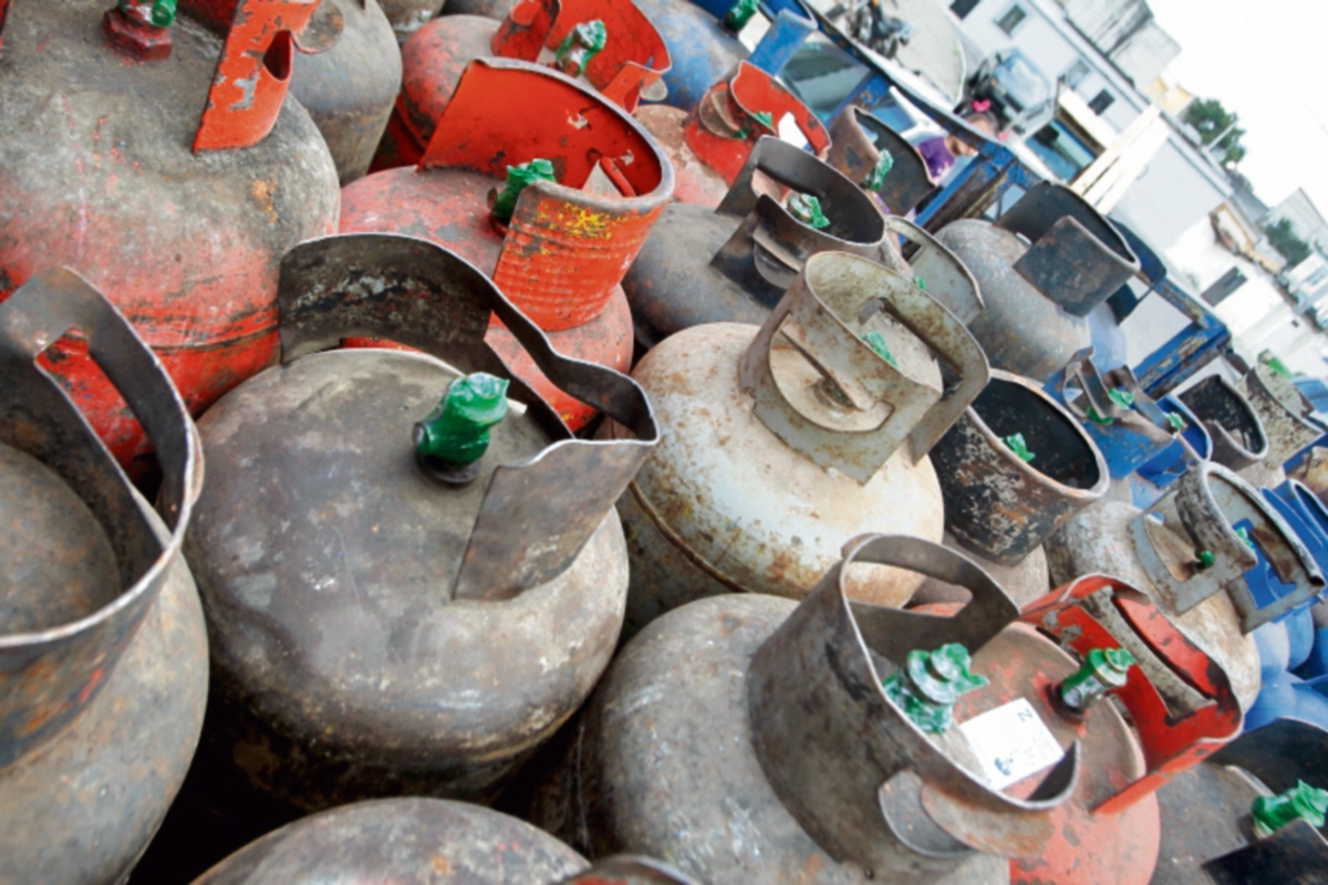 diaco denunció a distribuidores de gas por alza en el precio de los distintos cilindros. (Foto Prensa Libre: Álvaro Interiano)