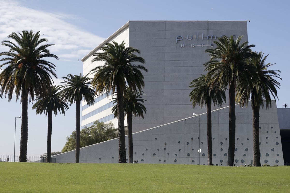 Complejo del Casino City Center se encuentra custodiado para la boda que se realizará hoy. (Foto Prensa Libre: AFP)