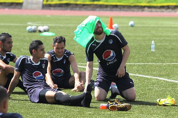 Los albos acechan el liderato de Marquense, a falta de solo cuatro fechas por disputarse la fase de clasificación del Apertura. (Foto Prensa Libre: Hemeroteca PL)