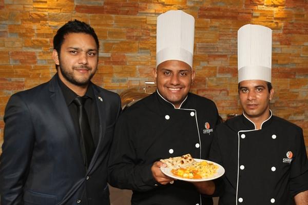 Amán Banjal,  consultor gastronómico, y chefs Irvin Armendáriz y Vijay Prakash. (Foto Prensa Libre: Edwin Castro)