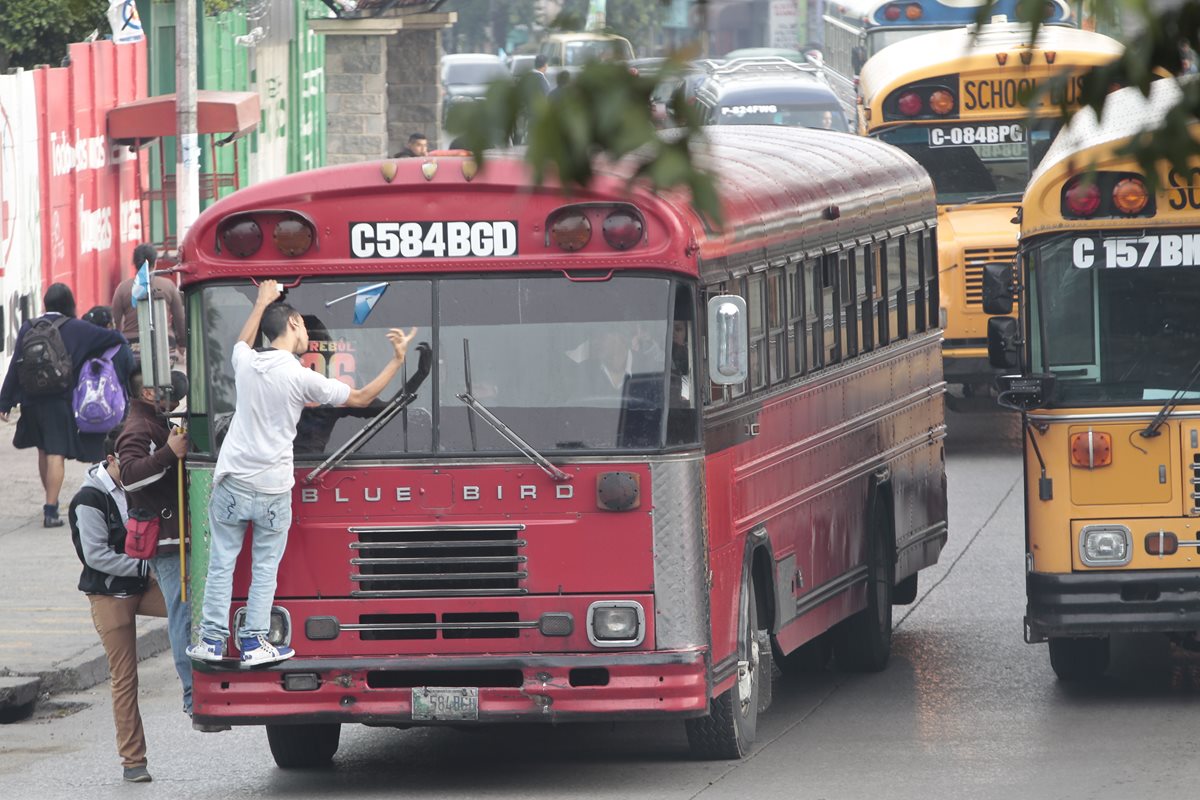 La tarifa de transporte urbano vigentes de de Q1.10, autorizada desde hace 20 años. (Foto Prensa Libre: Hemeroteca PL)