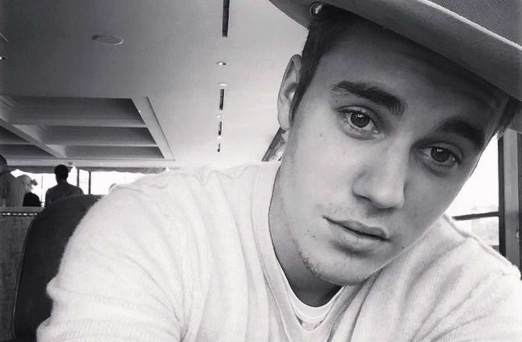 El cantante canadiense Justin Bieber sigue generando polémica fuera del escenario. (Foto Prensa Libre: Tomada de facebook.com/JustinBieber)