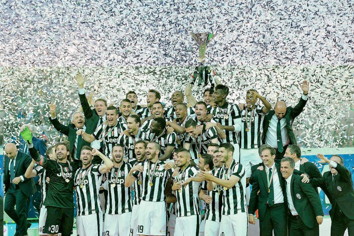 Los jugadores de la  Juventus celebran el ser los campeones de la Serie A. (Foto Prensa Libre: EFE)