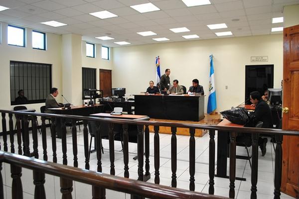 Tribunal Primero de Sentencia Penal de Quetzaltenango, donde se inició el juicio contra Leonel Eugenio Zamora, sindicado de la muerte de Tommy Ernesto Chajón. (Foto Prensa Libre: Alejandra Martínez)